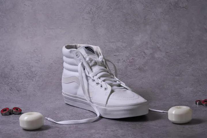 Anime Vans: Un Calzado que Une Cultura Pop y Estilo Urbano - Are Vans Sk8 Hi worth it anime vans - Are Vans Sk8 Hi worth it
