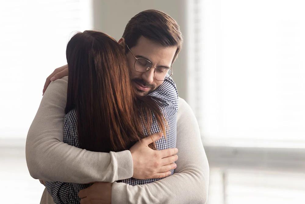 abrazo fuerte anime - Qué fuerte es el poder de un abrazo